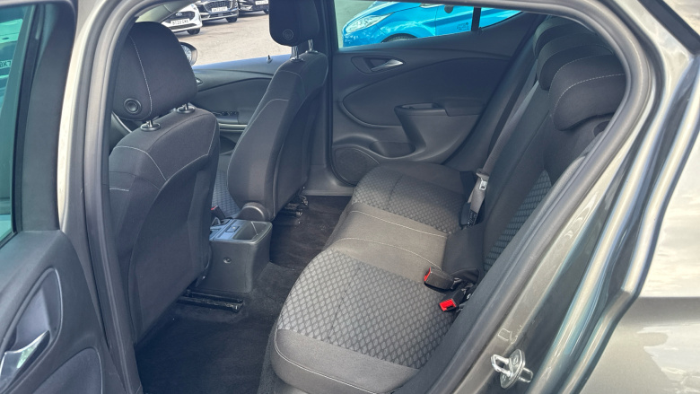 Vauxhall Astra 1.4T 16V 125 Design 5dr Petrol Hatchback